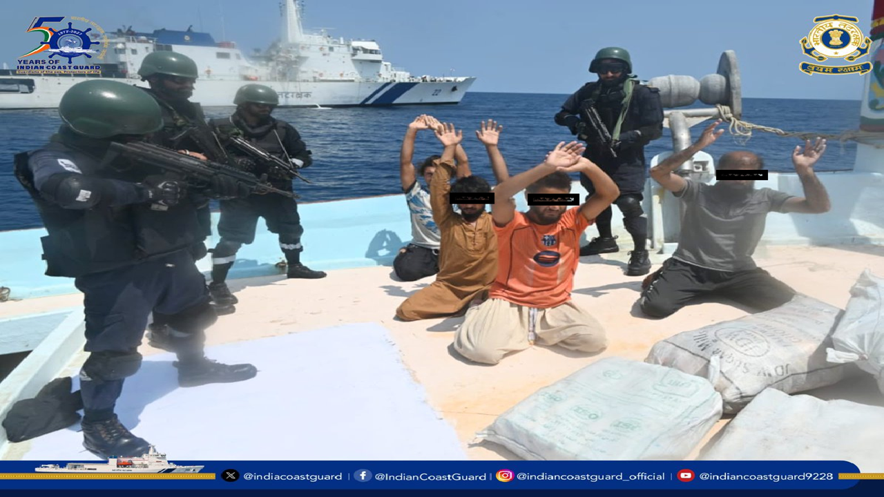 5 pakistanis arrested 5 pakistanis