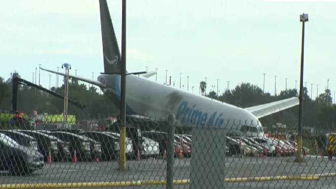 Amazon cargo plane crashes at Miami Amazon cargo plane crashes at Miami