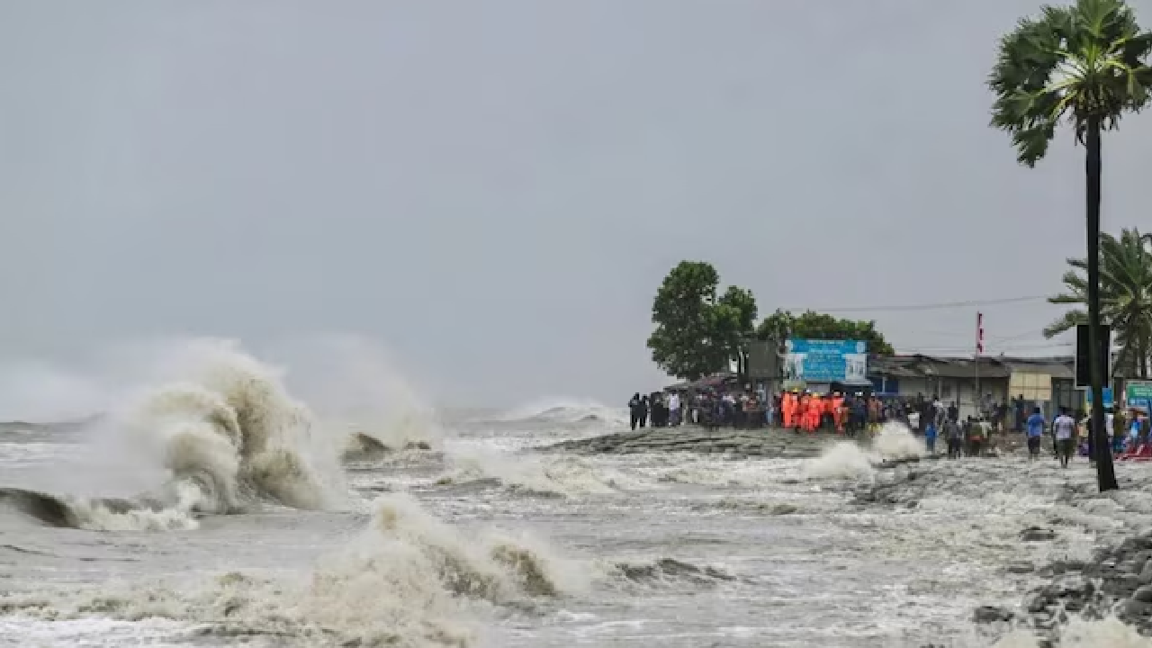 Cyclone in Odisha (3) Cyclone in Odisha