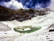 The Mystery of Roopkund Lake And The Story Of The Skeletons Inside It! Mystery of Roopkund Lake