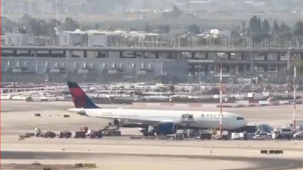 New York Israel flight bomb threat New York Israel flight bomb threat
