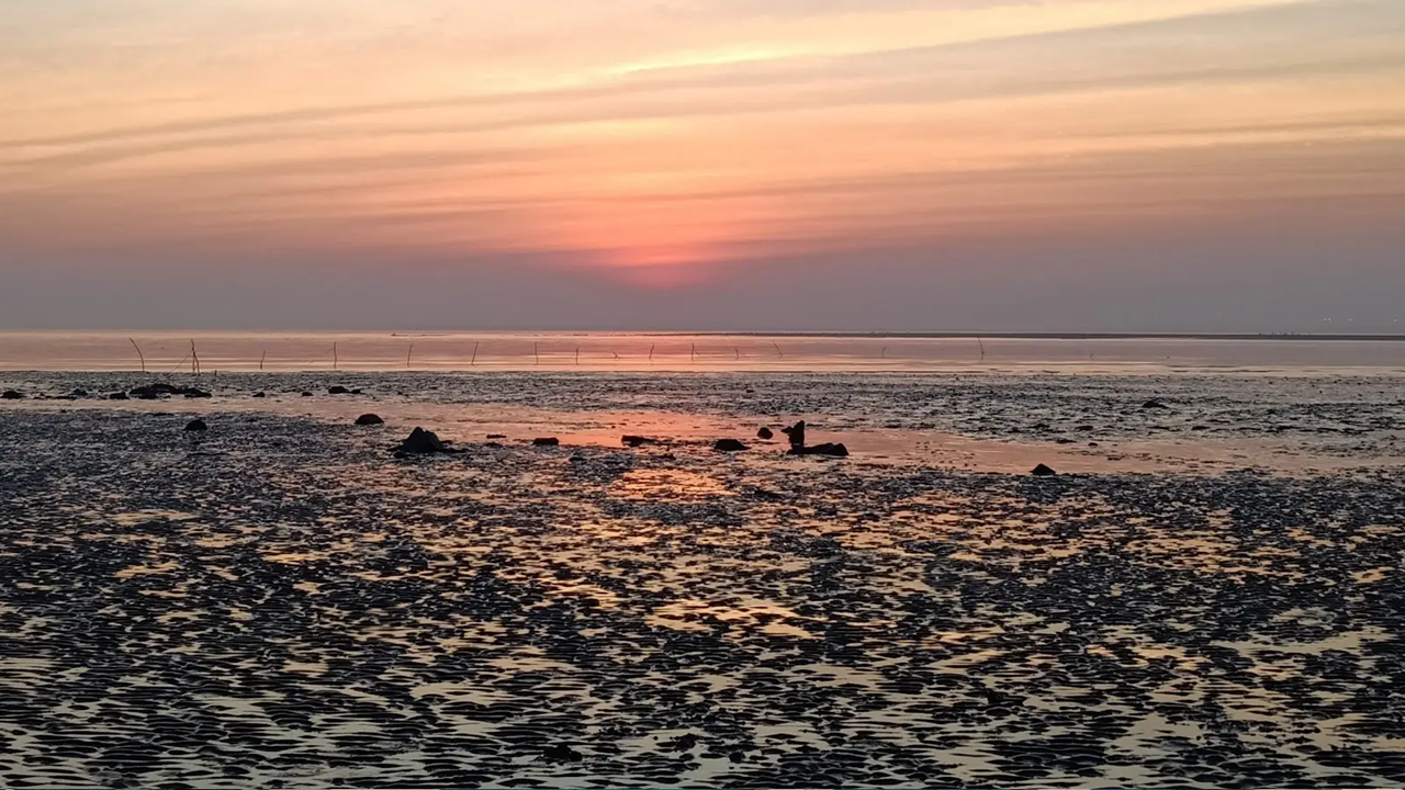 dumas beach dumas beach